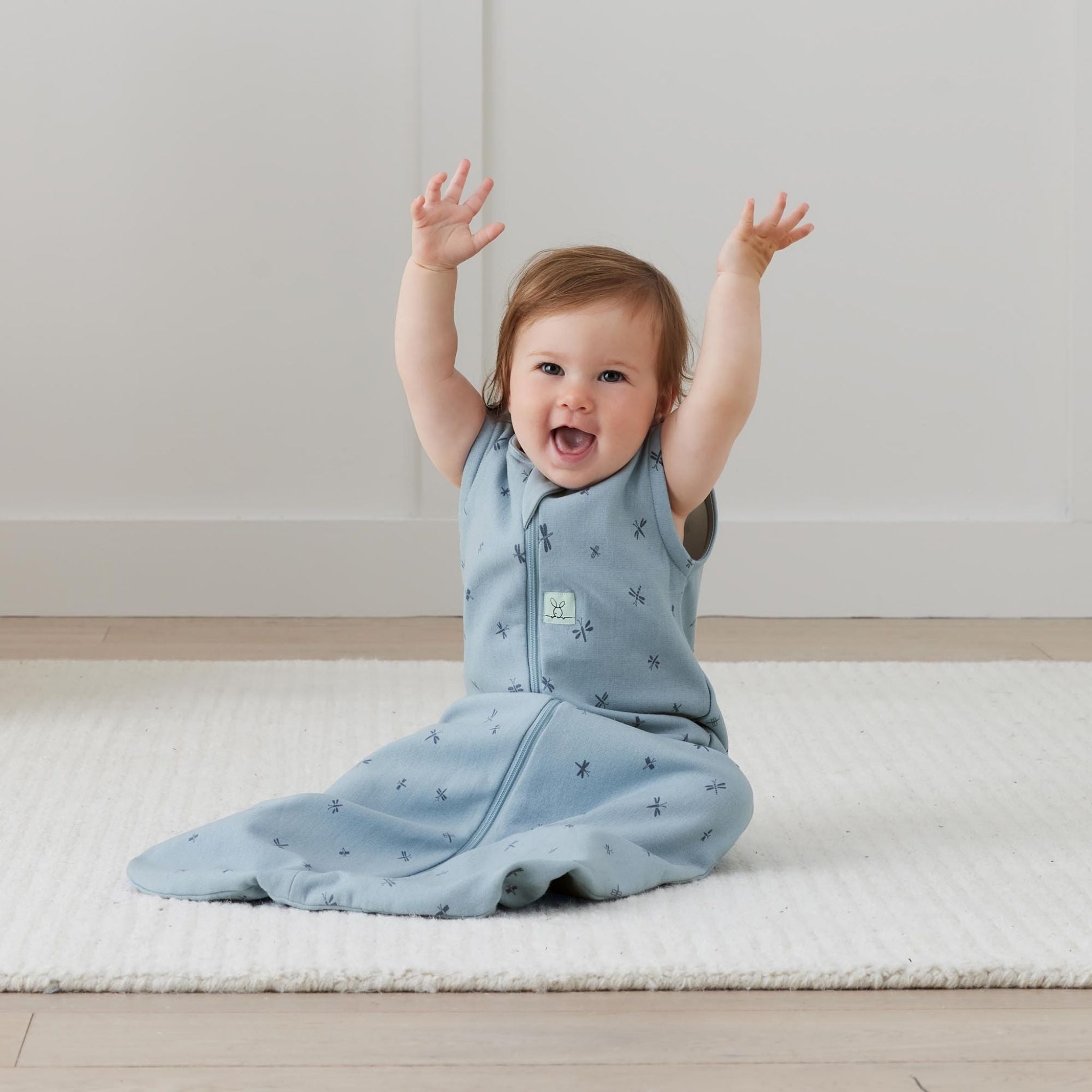 【生後3ヶ月～おすすめ】ベビー＆キッズ用スリーパー - Jersey Sleeping Bag 0.2 TOG（ジャージースリーピングバッグ） ドラゴンフライズ 着用