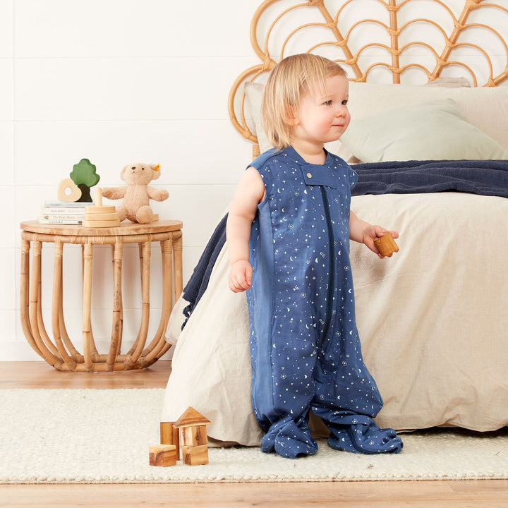 【1歳～おすすめ】キッズ用スリーパー - Sleep Suit Bag 0.3 TOG（スリープスーツバッグ）　ナイトスカイ　着用